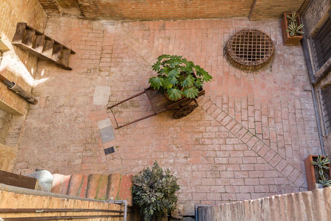 Bed and Breakfast Casatorre Dei Leoni Dimora Storica Siena Exterior foto